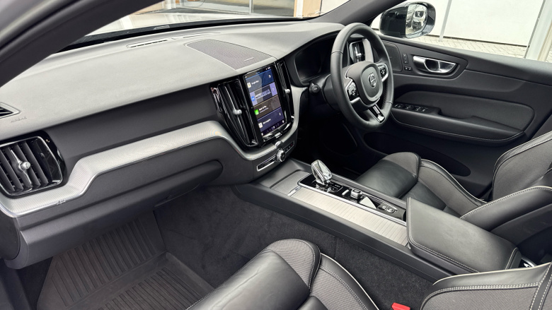 Volvo XC60 2.0 B5P Plus Dark 5dr AWD Geartronic Petrol Estate